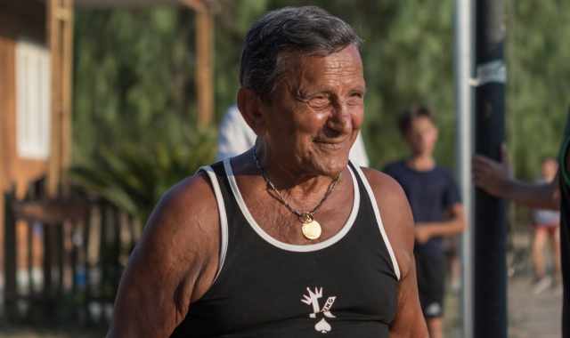 Bari, il campione Pinuccio Colaianni: a 80 anni in palestra per insegnare la lotta ai ragazzi